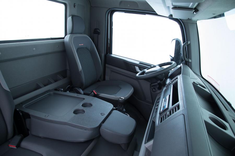Интерьер Volkswagen Delivery 9.170 2017 года  (фото 3 из 13)
